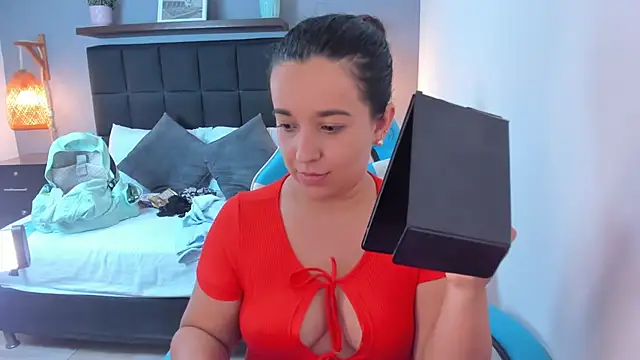 izaro22 online show from 09/26/25, 02:26