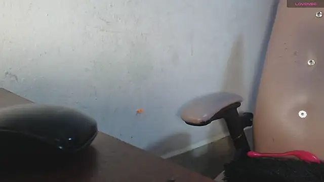 Snapshot of toxxxic_cams chatting on 11/10/25, 04:55 toxxxic cams online show from 11/10/25, 04:55