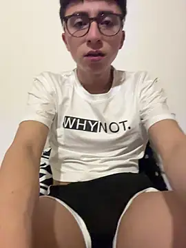 CamiRojas boy online show from 10/31/25, 04:13