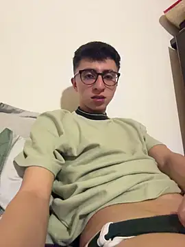 Snapshot of CamiRojas_boy chatting on 01/19/26, 04:38 CamiRojas boy online show from 01/19/26, 04:38