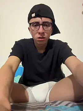 Snapshot of CamiRojas_boy chatting on 02/28/26, 04:35 CamiRojas boy online show from 02/28/26, 04:35