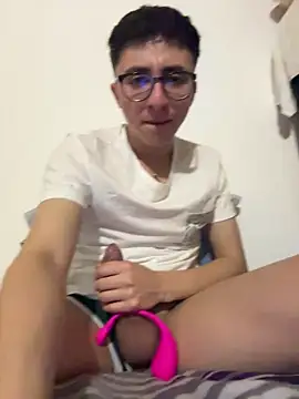 Snapshot of CamiRojas_boy chatting on 03/25/26, 03:23 CamiRojas boy online show from 03/25/26, 03:23