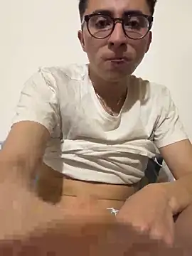 Snapshot of CamiRojas_boy chatting on 04/14/26, 02:50 CamiRojas boy online show from 04/14/26, 02:50