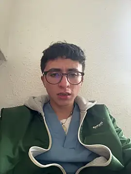 Snapshot of CamiRojas_boy chatting on 05/05/26, 06:49 CamiRojas boy online show from 05/05/26, 06:49