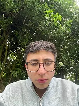 Snapshot of CamiRojas_boy chatting on 05/06/26, 06:35 CamiRojas boy online show from 05/06/26, 06:35
