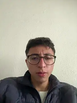 Snapshot of CamiRojas_boy chatting on 05/20/26, 06:03 CamiRojas boy online show from 05/20/26, 06:03