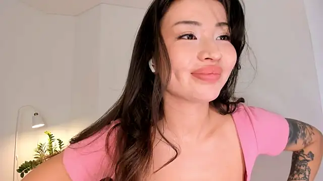 kawaii mia online show from 10/10/25, 03:44