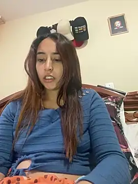 Snapshot of Vaiolet_a chatting on 12/20/24, 10:32 Vaiolet a online show from 12/20/24, 10:32