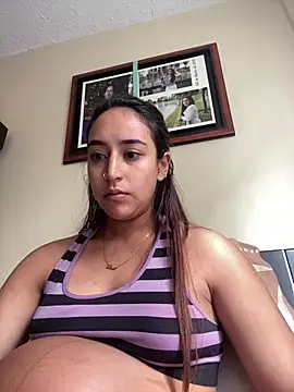 Snapshot of Vaiolet_a chatting on 01/15/25, 06:19 Vaiolet a online show from 01/15/25, 06:19