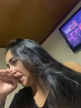 Snapshot of Vaiolet_a chatting on 02/22/26, 06:24 Vaiolet a online show from 02/22/26, 06:24