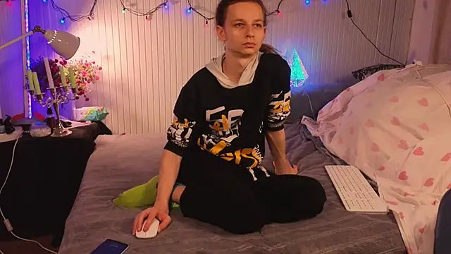 Snapshot of Frank_Fraer chatting on 11/26/25, 06:20 Frank Fraer online show from 11/26/25, 06:20