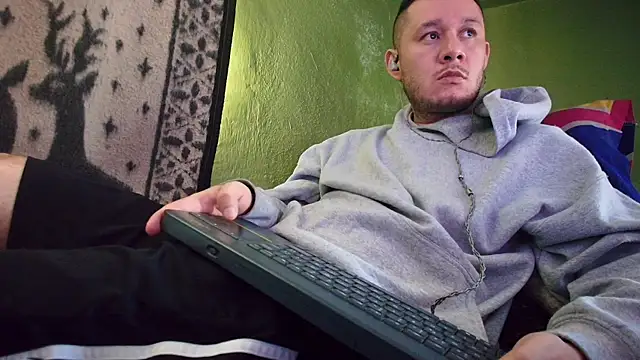 Snapshot of sweet_cock28 chatting on 01/21/25, 03:43 sweet cock28 online show from 01/21/25, 03:43