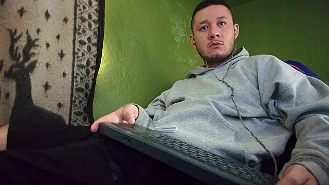 Snapshot of sweet_cock28 chatting on 01/23/25, 03:22 sweet cock28 online show from 01/23/25, 03:22