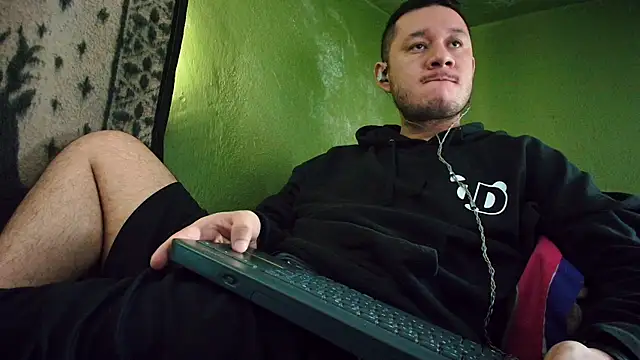 Snapshot of sweet_cock28 chatting on 01/31/25, 03:33 sweet cock28 online show from 01/31/25, 03:33