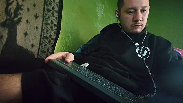 Snapshot of sweet_cock28 chatting on 02/02/25, 02:56 sweet cock28 online show from 02/02/25, 02:56