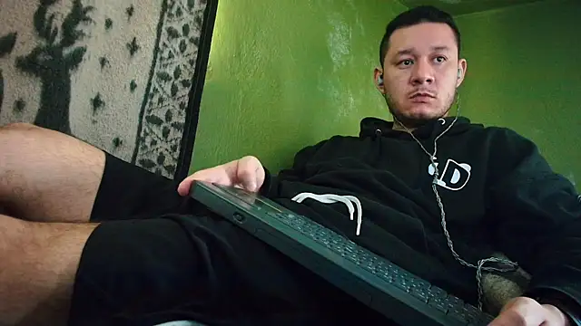 Snapshot of sweet_cock28 chatting on 02/05/25, 03:31 sweet cock28 online show from 02/05/25, 03:31