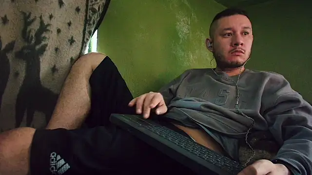 Snapshot of sweet_cock28 chatting on 02/09/25, 03:01 sweet cock28 online show from 02/09/25, 03:01