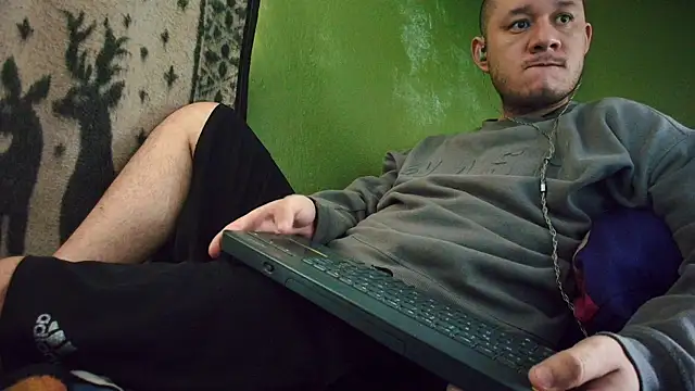 Snapshot of sweet_cock28 chatting on 02/12/25, 03:27 sweet cock28 online show from 02/12/25, 03:27