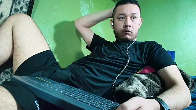 Snapshot of sweet_cock28 chatting on 02/13/25, 06:38 sweet cock28 online show from 02/13/25, 06:38