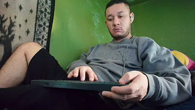 Snapshot of sweet_cock28 chatting on 02/14/25, 03:36 sweet cock28 online show from 02/14/25, 03:36