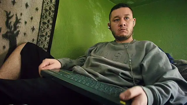 Snapshot of sweet_cock28 chatting on 02/15/25, 03:50 sweet cock28 online show from 02/15/25, 03:50