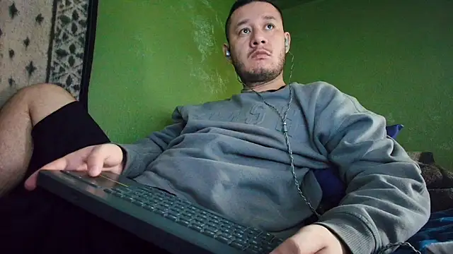 Snapshot of sweet_cock28 chatting on 02/16/25, 02:32 sweet cock28 online show from 02/16/25, 02:32