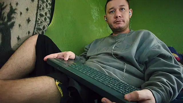 Snapshot of sweet_cock28 chatting on 02/18/25, 03:32 sweet cock28 online show from 02/18/25, 03:32