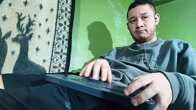 Snapshot of sweet_cock28 chatting on 02/19/25, 03:27 sweet cock28 online show from 02/19/25, 03:27