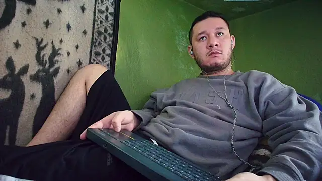 Snapshot of sweet_cock28 chatting on 02/21/25, 03:43 sweet cock28 online show from 02/21/25, 03:43