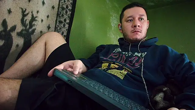 Snapshot of sweet_cock28 chatting on 02/27/25, 03:37 sweet cock28 online show from 02/27/25, 03:37