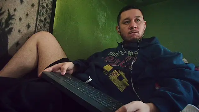 Snapshot of sweet_cock28 chatting on 03/02/25, 02:43 sweet cock28 online show from 03/02/25, 02:43