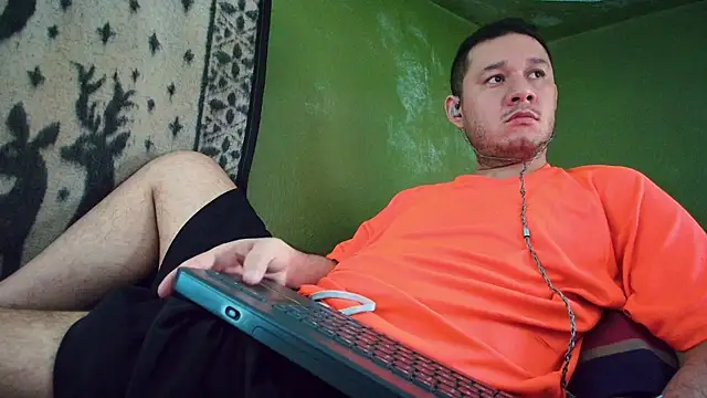 Snapshot of sweet_cock28 chatting on 03/03/25, 03:31 sweet cock28 online show from 03/03/25, 03:31