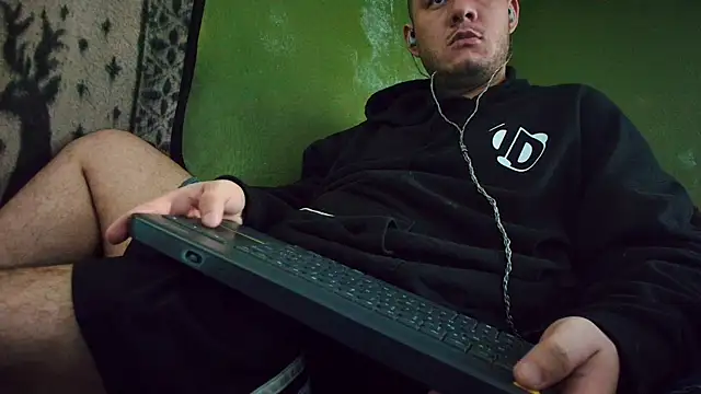 Snapshot of sweet_cock28 chatting on 03/10/25, 03:30 sweet cock28 online show from 03/10/25, 03:30