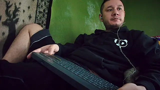 Snapshot of sweet_cock28 chatting on 03/18/25, 03:42 sweet cock28 online show from 03/18/25, 03:42