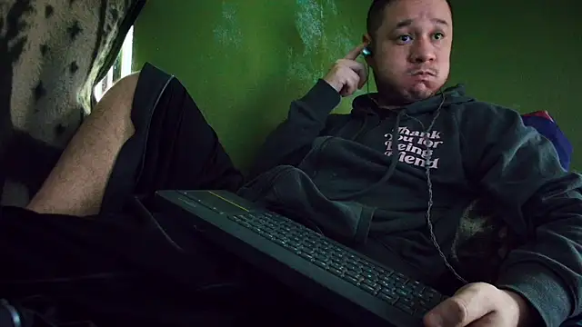 Snapshot of sweet_cock28 chatting on 03/20/25, 03:36 sweet cock28 online show from 03/20/25, 03:36