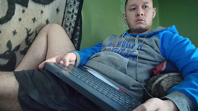 Snapshot of sweet_cock28 chatting on 09/09/25, 03:22 sweet cock28 online show from 09/09/25, 03:22