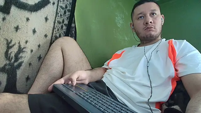 Snapshot of sweet_cock28 chatting on 09/12/25, 03:45 sweet cock28 online show from 09/12/25, 03:45