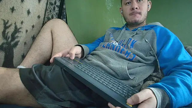 Snapshot of sweet_cock28 chatting on 09/13/25, 03:34 sweet cock28 online show from 09/13/25, 03:34