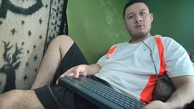 Snapshot of sweet_cock28 chatting on 09/15/25, 03:34 sweet cock28 online show from 09/15/25, 03:34