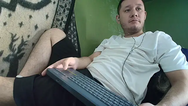 Snapshot of sweet_cock28 chatting on 09/23/25, 03:15 sweet cock28 online show from 09/23/25, 03:15