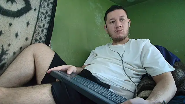 Snapshot of sweet_cock28 chatting on 09/25/25, 03:38 sweet cock28 online show from 09/25/25, 03:38