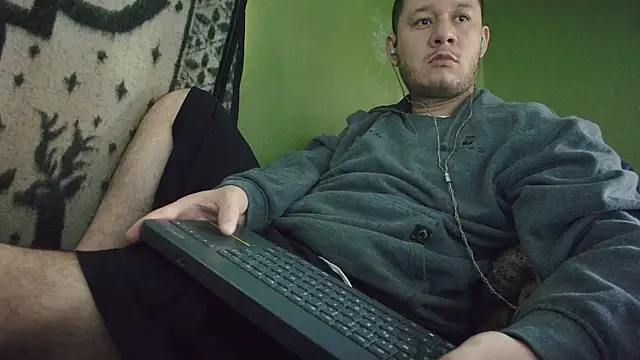 Snapshot of sweet_cock28 chatting on 09/26/25, 03:38 sweet cock28 online show from 09/26/25, 03:38