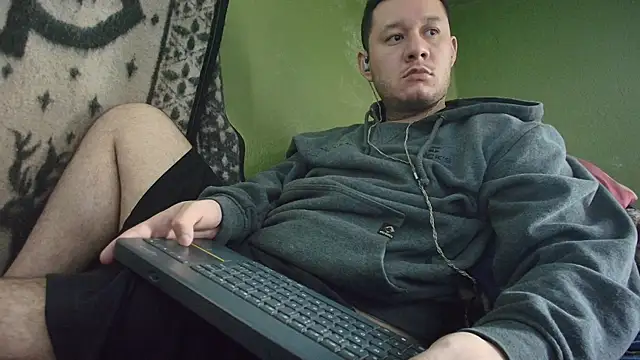 Snapshot of sweet_cock28 chatting on 09/29/25, 03:28 sweet cock28 online show from 09/29/25, 03:28