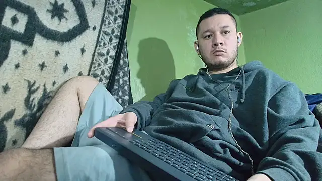 Snapshot of sweet_cock28 chatting on 10/09/25, 03:32 sweet cock28 online show from 10/09/25, 03:32