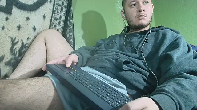 Snapshot of sweet_cock28 chatting on 10/10/25, 03:44 sweet cock28 online show from 10/10/25, 03:44