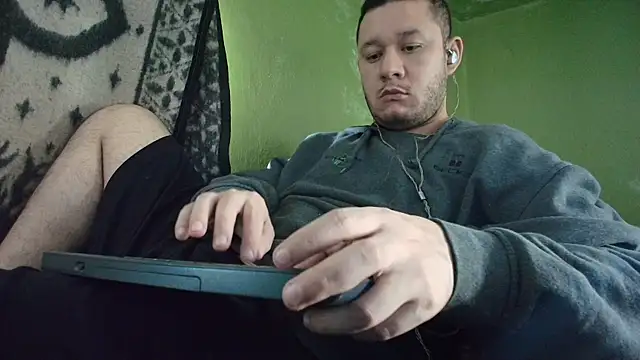 Snapshot of sweet_cock28 chatting on 10/18/25, 03:24 sweet cock28 online show from 10/18/25, 03:24