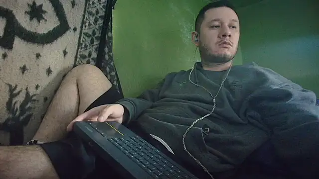 Snapshot of sweet_cock28 chatting on 10/19/25, 02:18 sweet cock28 online show from 10/19/25, 02:18