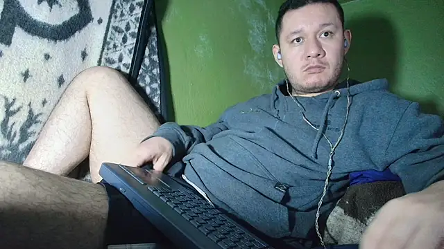 Snapshot of sweet_cock28 chatting on 10/21/25, 03:29 sweet cock28 online show from 10/21/25, 03:29