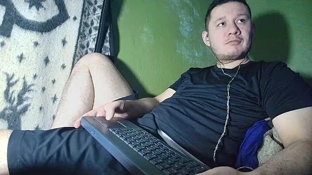 Snapshot of sweet_cock28 chatting on 10/22/25, 04:02 sweet cock28 online show from 10/22/25, 04:02