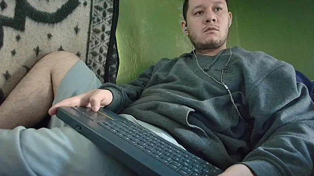 Snapshot of sweet_cock28 chatting on 10/31/25, 03:46 sweet cock28 online show from 10/31/25, 03:46